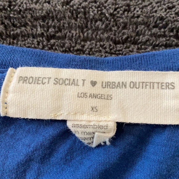 urban outfitters graphic “trust me” tee - Picture 3 of 3